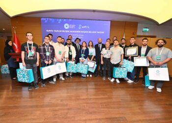 TÜBİDER YK Başkanımız Tuncay Işık’ın da katıldığı törenle SoftITo Yazılım-Bilişim Akademisi ikinci dönem mezunları başarı belgelerini aldılar.